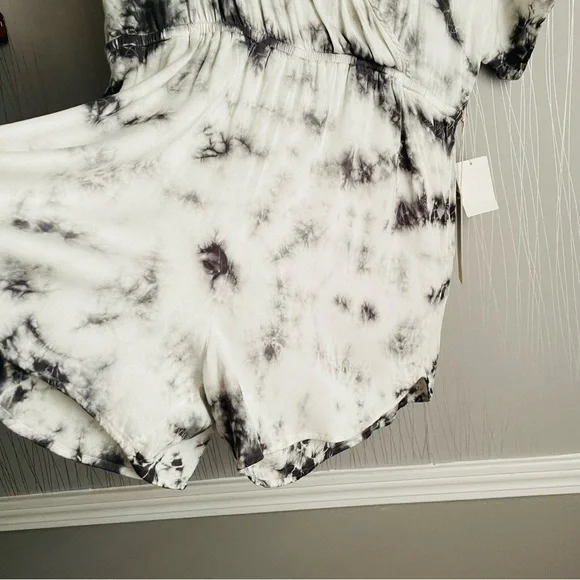 Green Envelope Kimono Sleeve Romper Women’s size XL - Picture 5 of 7